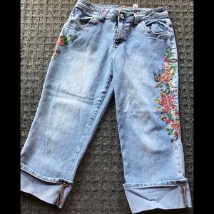 GUC cuffed cropped jeans with embroidery.